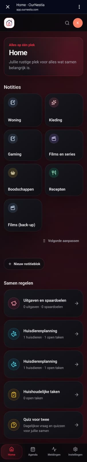 Het startscherm van de OurNestia-app met notities en gedeelde modules